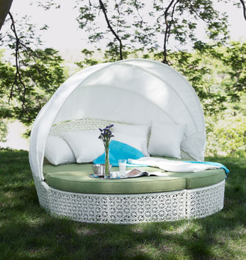 Hands outdoor bed with tent